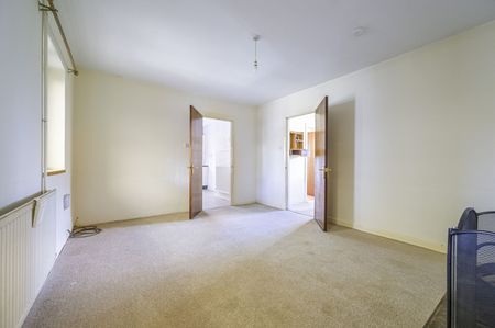 3 Bedroom - Photo 4