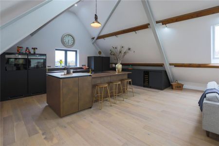 2 bedroom penthouse to rent - Photo 3