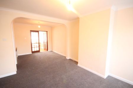 Chapel Lane, Uxbridge, UB8 - Photo 2