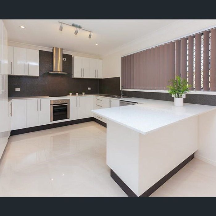 Open home rescheduled to 25th Mar 4:30pm-5pm-Family house with 10 kw Solars in Macgregor school catchment - Photo 1
