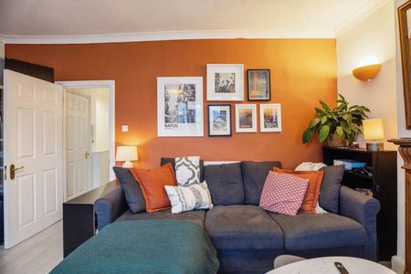 2 Bed Flat, Adys Road, SE15 - Photo 2