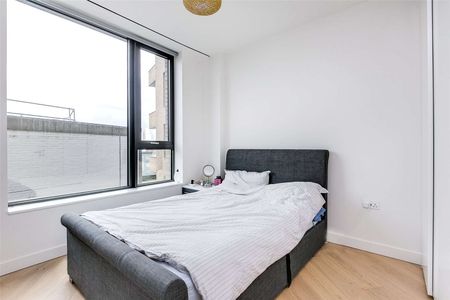 A fantastic studio apartment in the iconic Television Centre development. - Photo 5