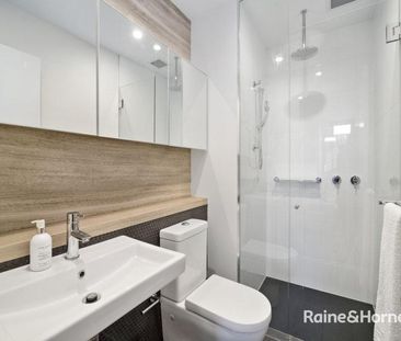 Luxury Bright North-Facing Apartment - Photo 6