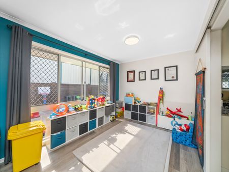 5 Eyre Avenue, Petrie QLD 4502 - House For Rent - $800 | Domain - Photo 2