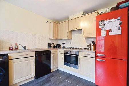 3 bedroom end of terrace house to rent - Photo 4