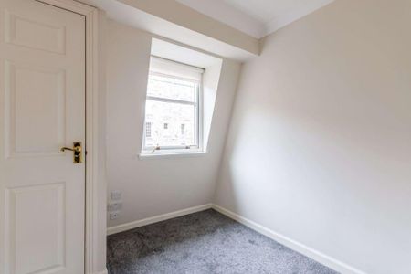 3 bedroom flat to rent - Photo 5