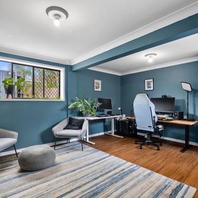 AVAILABLE FOR CHRISTMAS - Photo 1