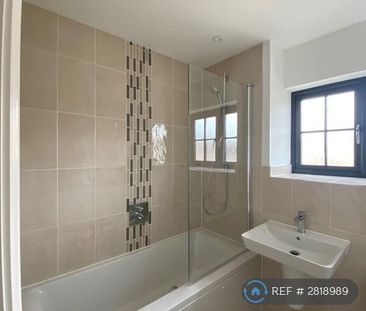 3 bedroom semi-detached house to rent - Photo 5