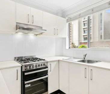 Light-Filled Apartment in a Prime Lifestyle Location - Photo 1