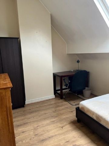 4 bedroom flat to rent - Photo 5