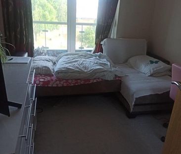 2 Bed Flat, Raphael House, IG1 - Photo 2