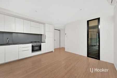 One bedroom apartment with very convenient location in St Kilda! - Photo 3