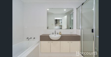 Modern Comfort, Low-Maintenance Living - Ground-Floor Gem in the Heart of Clarkson! - Photo 2