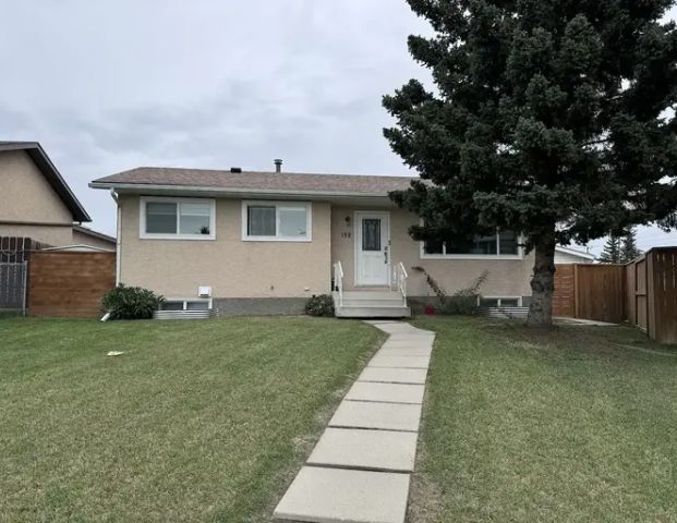 3 Bedroom Main Floor with Garage | 152 Pinecliff Way Northeast, Calgary - Photo 1