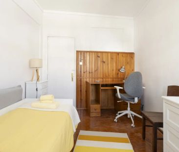Room for rent in 4-bedroom apartment in Algés - Foto 2