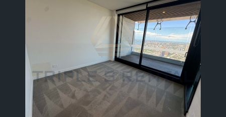 Nearly new & Pool Gym included & Amazing View& Super convenient location - Photo 3