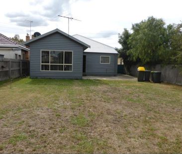 Three Bedroom Family Home - Photo 3