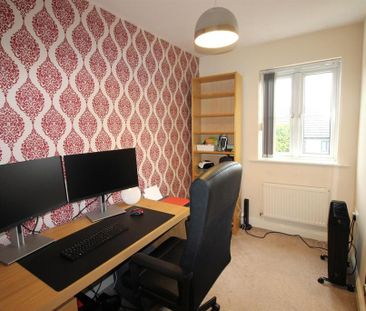 3 bedroom end of terrace house to rent - Photo 4