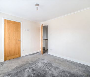 A modern light and bright 3 bedroom end of terrace house with rear ... - Photo 1