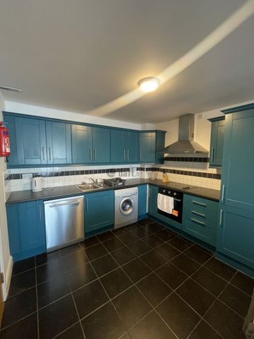 Apartment to rent in Cork, Pembroke - Photo 3