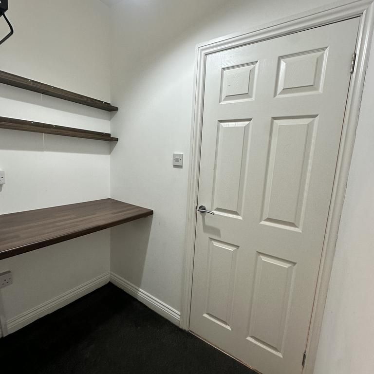 1 bedroom in a house share to rent - Photo 1