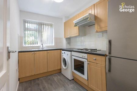 2 bedroom flat to rent - Photo 2