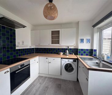 2 bedroom end of terrace house to rent - Photo 2