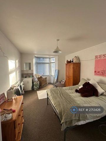 8 bedroom terraced house to rent - Photo 5