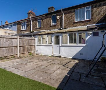 3 bedroom terraced house to rent - Photo 6