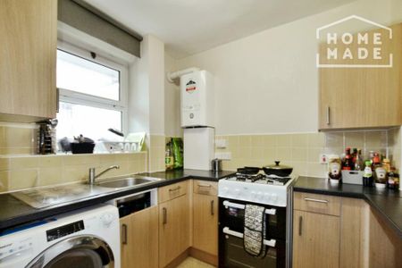 3 bedroom flat to rent - Photo 4