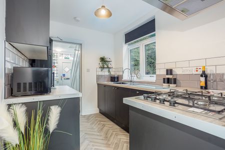 Room 4 – Nuneaton - Photo 3