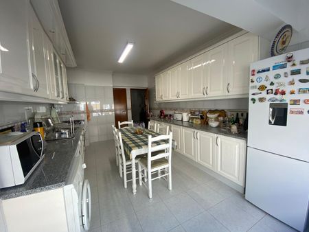 Apartamento T4 com Garagem na Portela de Sacavém - Photo 5