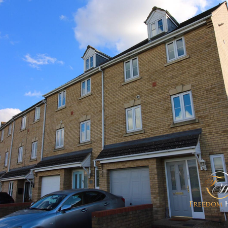 The Property In Sugar Way - Boleyn Avenue Studio 2 - Photo 3