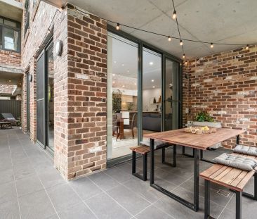 Ground Floor Oasis In Ideal Location - Photo 2