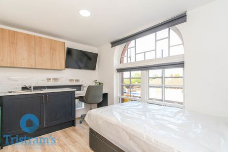 4 bed Apartment for Rent - Photo 4