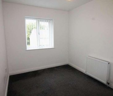 Queens Square, Deckham, Gateshead, NE10 - Photo 3