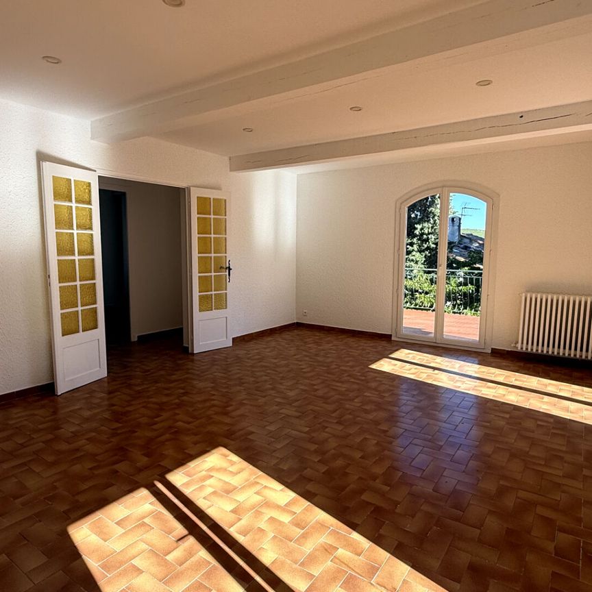 Haut de villa 4 pièce(s) 103.87 m2 avec terrain arboré, terrasse et garage, - Photo 1