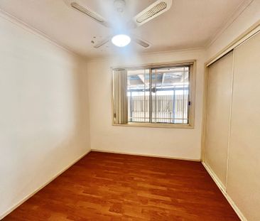 Large 4 Bedroom Family Home with Studio / 5th Bedroom - Photo 6