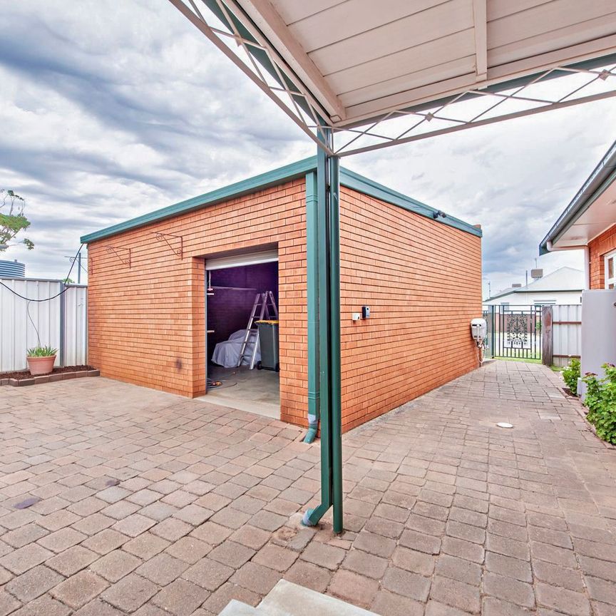 South Dubbo Family Sized Home - Photo 1