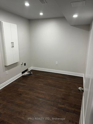 Detached Home For Lease | W9037369 - Photo 1