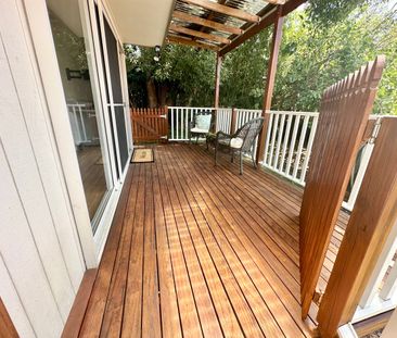 Private granny flat with large private yard - Photo 3