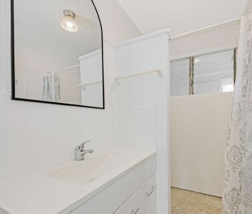 TIDY COMPLEX - GREAT LOCATION - Photo 5
