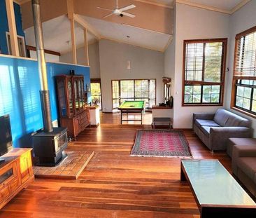 Spacious family treetop house with water views and island lifestyle - Photo 3