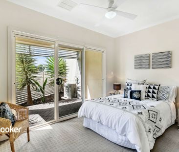 Low Maintenance townhouse living! - Photo 4