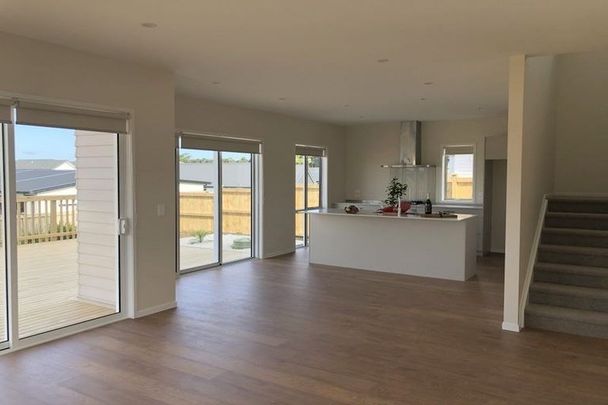 Massive 5-Bedroom Family Home with 3 Bathrooms - Photo 1