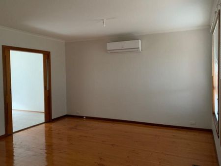 1/5 Nicholson Crescent, MEADOW HEIGHTS - Photo 4