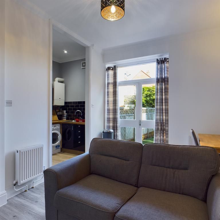 2 bedroom end of terrace house to rent - Photo 1