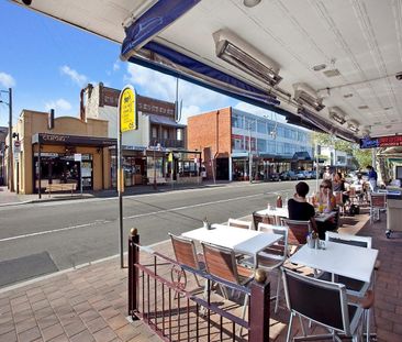 Spacious One Bedroom Open Plan Living - Photo 4