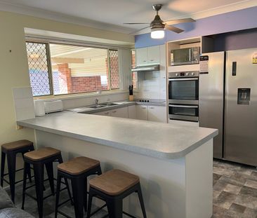 Large Share house in Central Location! ALL Bills included! NEWLY Fu... - Photo 3