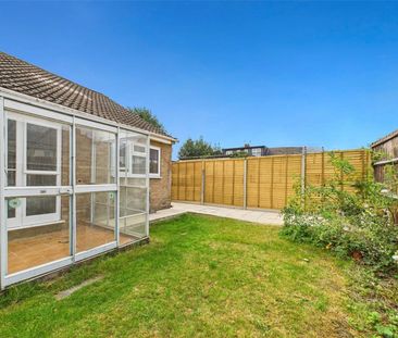 Hawthorn Close, Hampton, TW12 - Photo 4